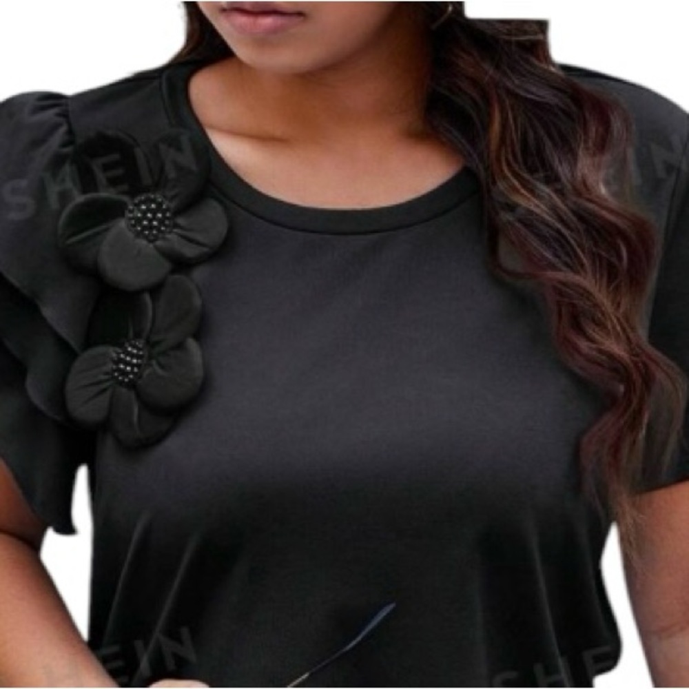Ruffle Rose Appliqué Trim Top. Women’s Plus Size NEW - Picture 2 of 3